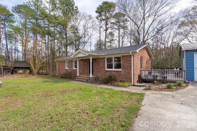 1122 Pine Knot Court, Clover, SC 29710