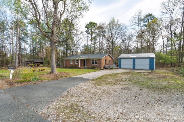1122 Pine Knot Court, Clover, SC 29710
