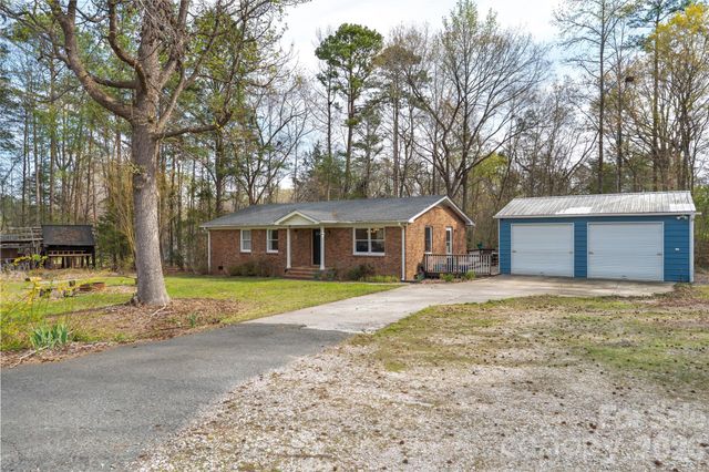 1122 Pine Knot Court, Clover, SC 29710