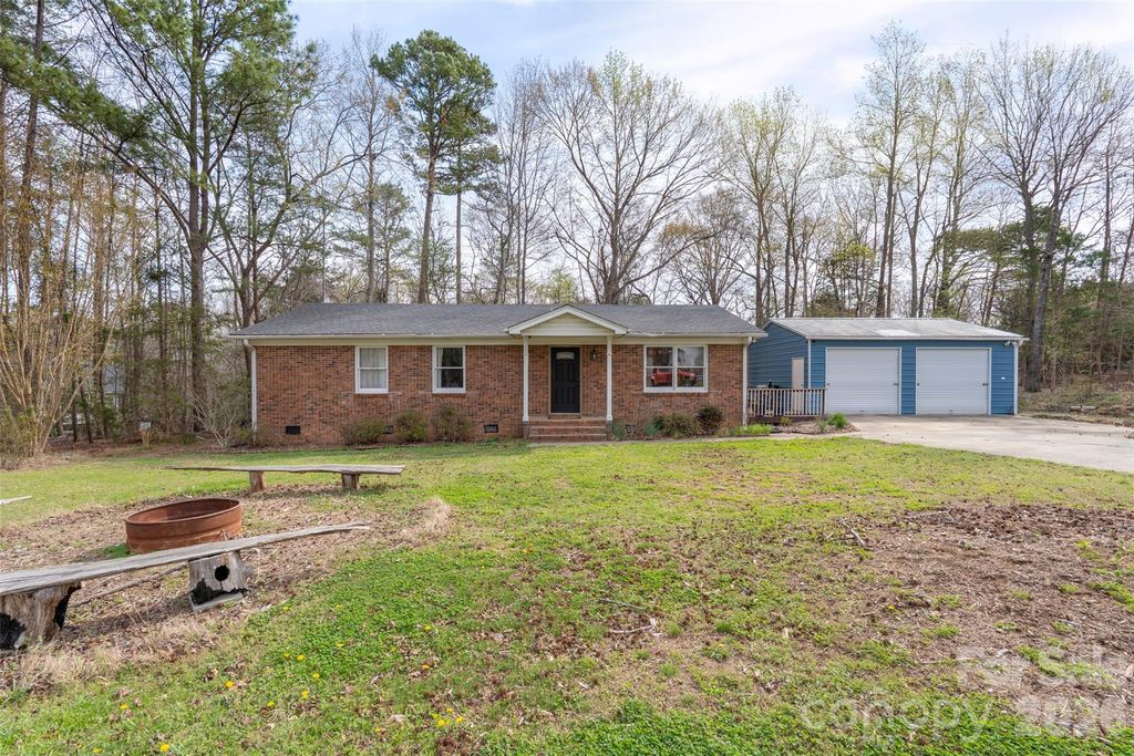 1122 Pine Knot Court, Clover, SC 29710