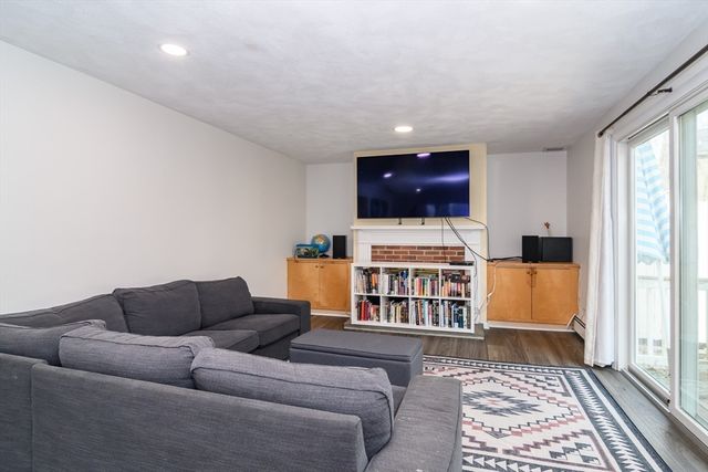 24 Homeward Lane 24, Natick, MA 01760