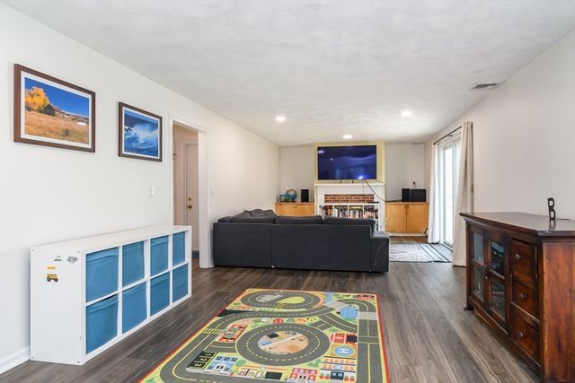 24 Homeward Lane 24, Natick, MA 01760