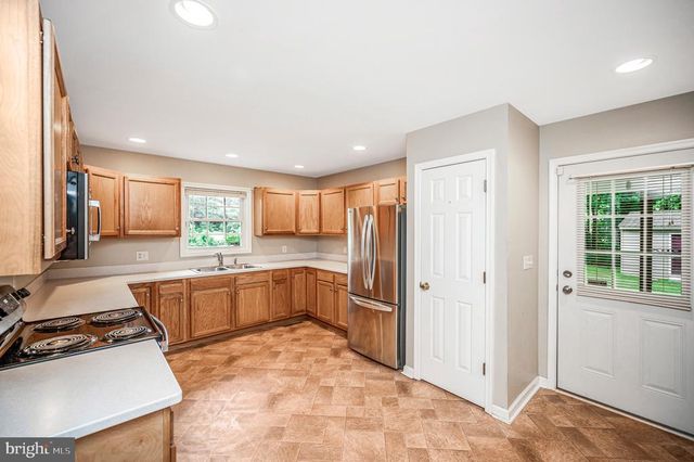 10211 OLD LAWYERS RD, Unionville, VA 22567