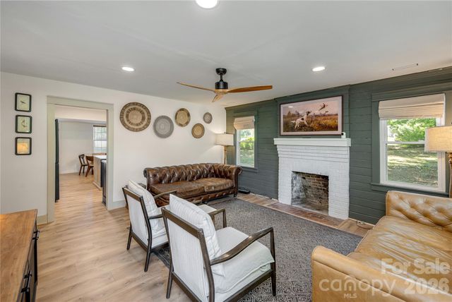 40 Dove Haven Lane, Hendersonville, NC 28791
