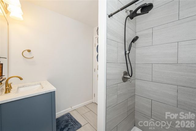 40 Dove Haven Lane, Hendersonville, NC 28791