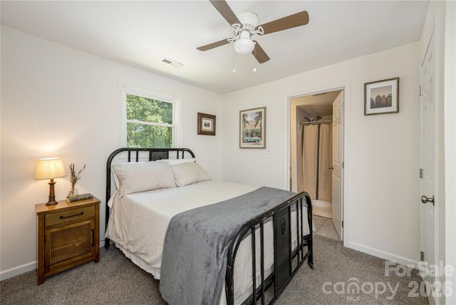 40 Dove Haven Lane, Hendersonville, NC 28791