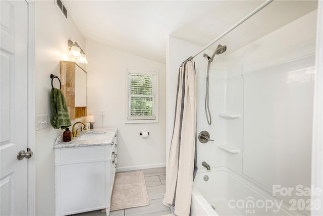 40 Dove Haven Lane, Hendersonville, NC 28791