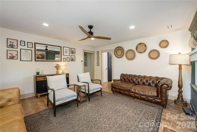40 Dove Haven Lane, Hendersonville, NC 28791