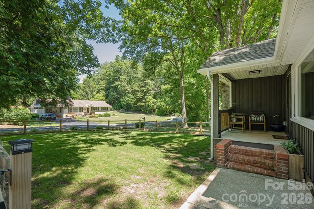 40 Dove Haven Lane, Hendersonville, NC 28791