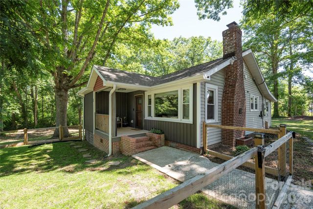 40 Dove Haven Lane, Hendersonville, NC 28791