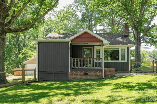 40 Dove Haven Lane, Hendersonville, NC 28791