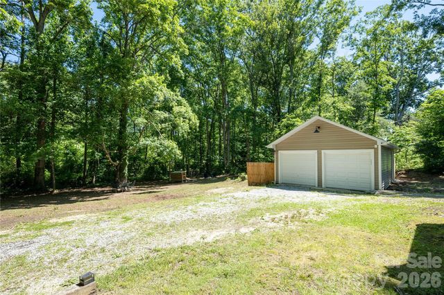 40 Dove Haven Lane, Hendersonville, NC 28791