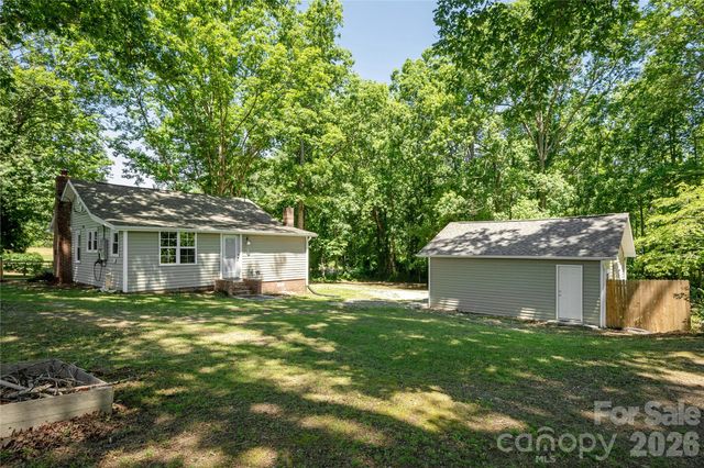 40 Dove Haven Lane, Hendersonville, NC 28791