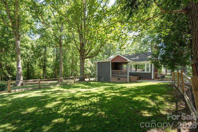 40 Dove Haven Lane, Hendersonville, NC 28791