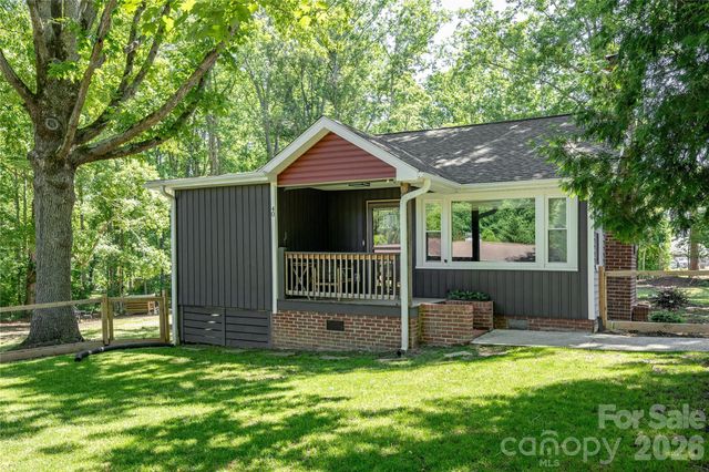 40 Dove Haven Lane, Hendersonville, NC 28791