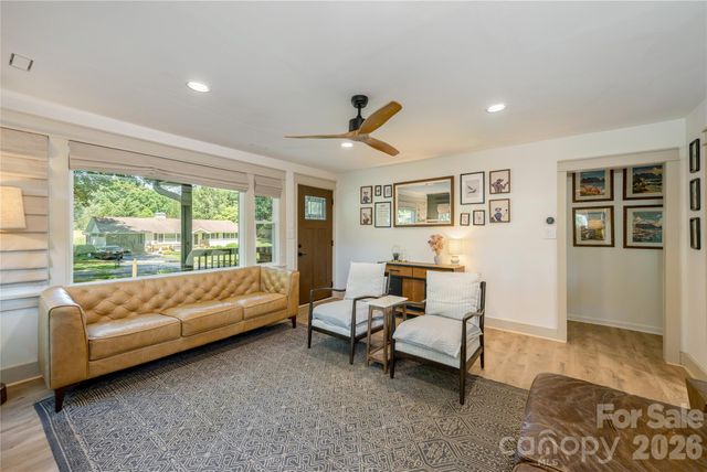 40 Dove Haven Lane, Hendersonville, NC 28791