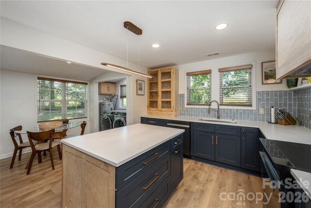 40 Dove Haven Lane, Hendersonville, NC 28791