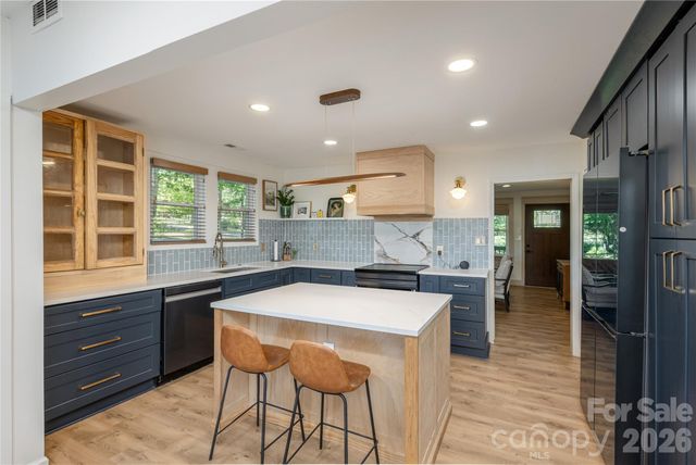 40 Dove Haven Lane, Hendersonville, NC 28791