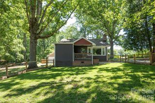 40 Dove Haven Lane, Hendersonville, NC 28791