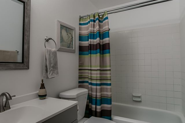 10214 Oso Grande Road NE, Albuquerque, NM 87111