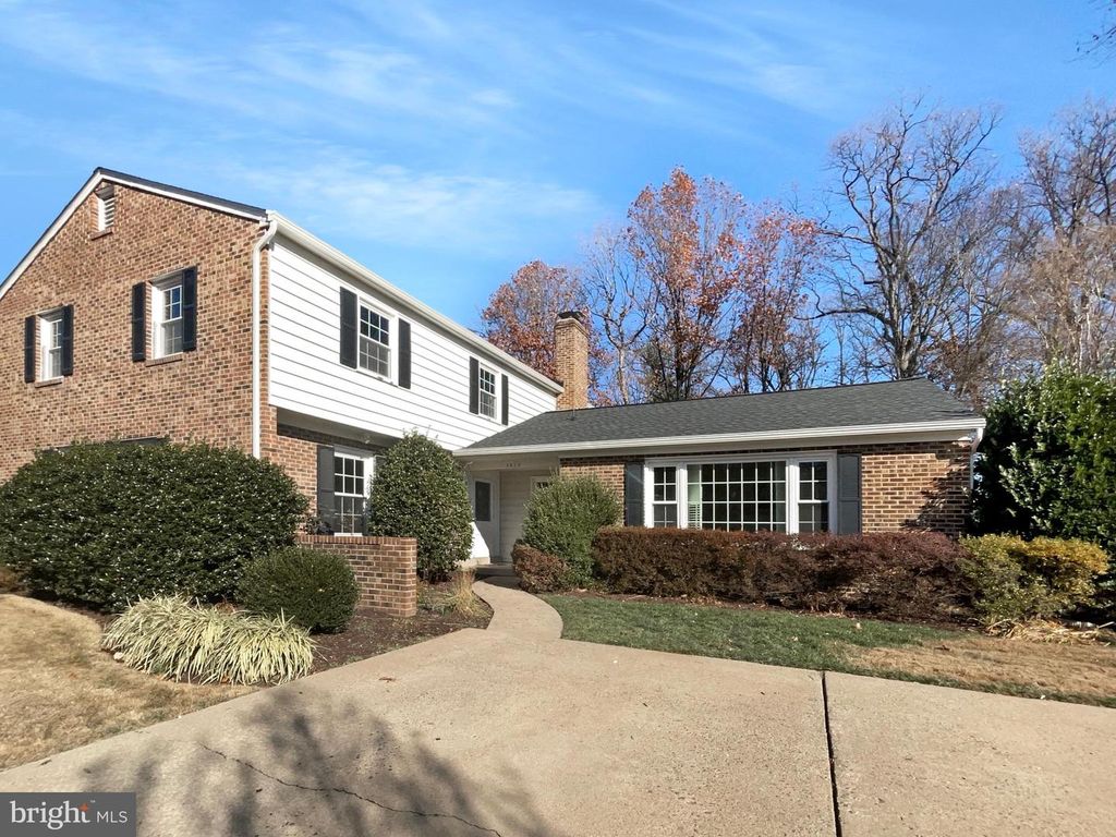 5815 JANE WAY, Alexandria, VA 22310