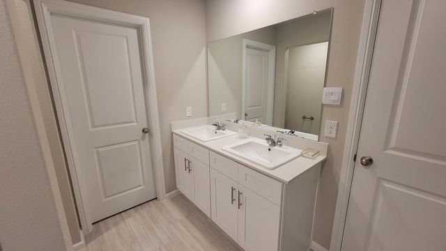 9429 MINT HILL Drive, Fort Worth, TX 76108