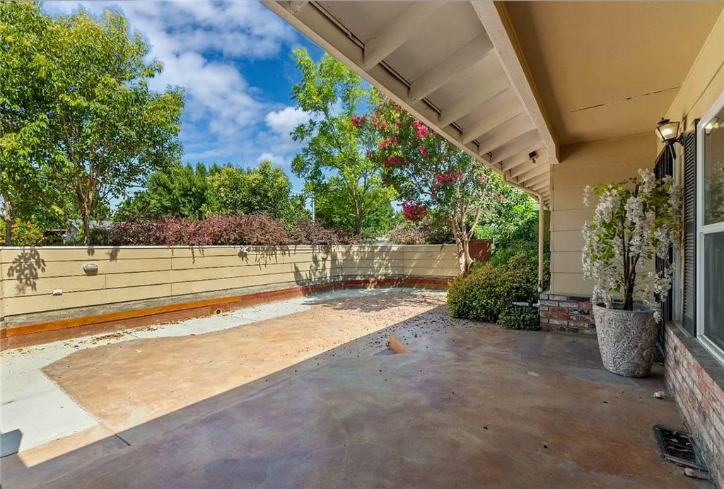 2601 Surrey, Modesto, CA 95355