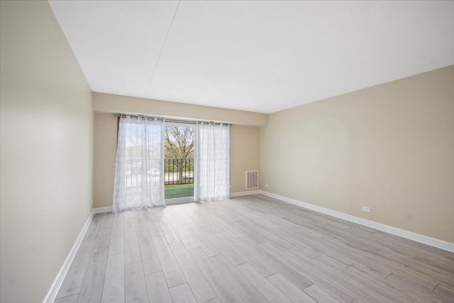 475 Plum Creek Drive 206, Wheeling, IL 60090