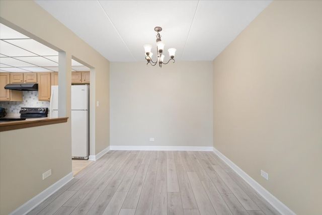 475 Plum Creek Drive 206, Wheeling, IL 60090