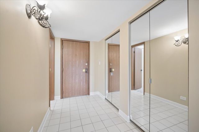 475 Plum Creek Drive 206, Wheeling, IL 60090