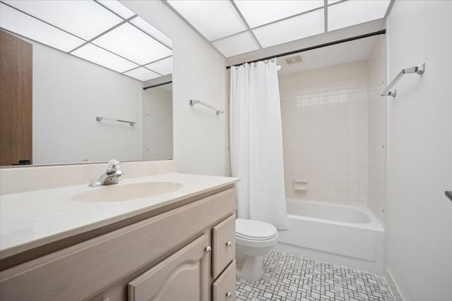 475 Plum Creek Drive 206, Wheeling, IL 60090