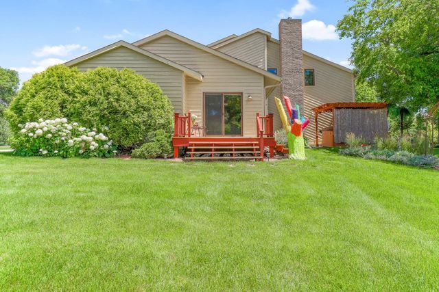 8141 Maplewood Terrace, Chanhassen, MN 55317