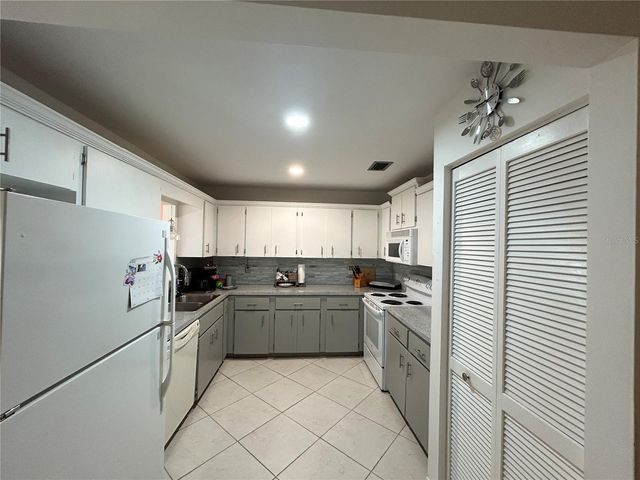8711 SW 96TH LANE C, Ocala, FL 34481