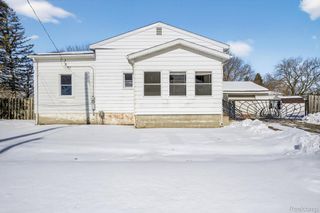 2221 Savoy Avenue, Burton, MI 48529