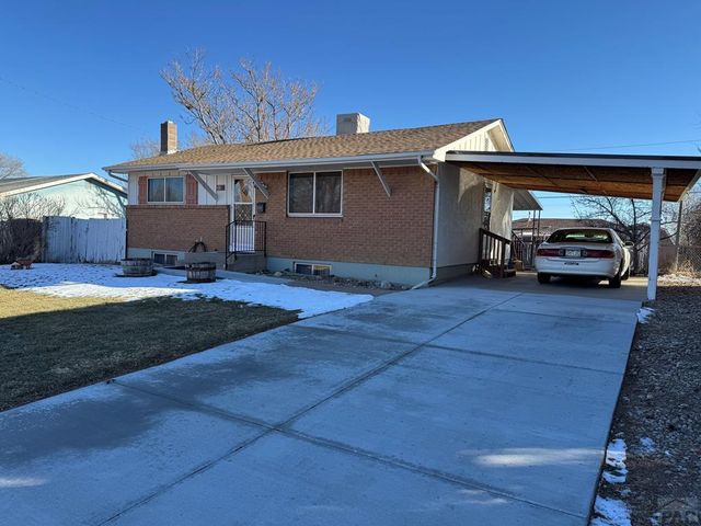 18 MacGregor Rd, Pueblo, CO 81001
