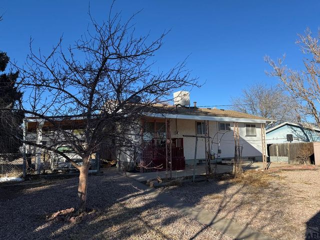 18 MacGregor Rd, Pueblo, CO 81001
