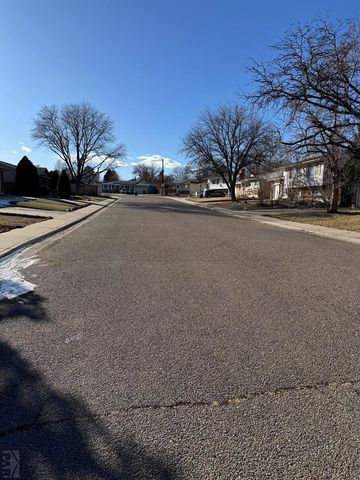 18 MacGregor Rd, Pueblo, CO 81001