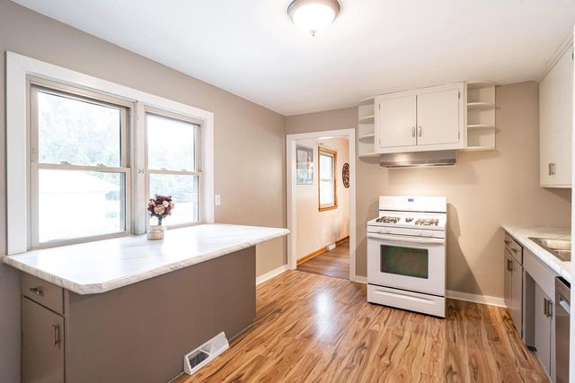 110 S Highland AVENUE, Thiensville, WI 53092
