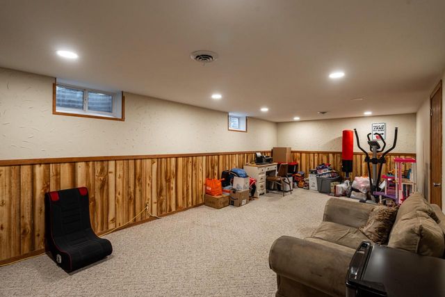 110 S Highland AVENUE, Thiensville, WI 53092