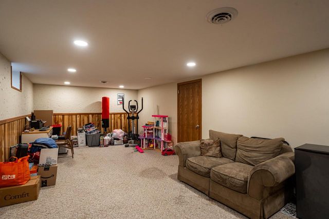110 S Highland AVENUE, Thiensville, WI 53092