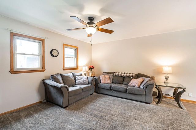 110 S Highland AVENUE, Thiensville, WI 53092
