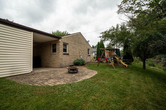 110 S Highland AVENUE, Thiensville, WI 53092