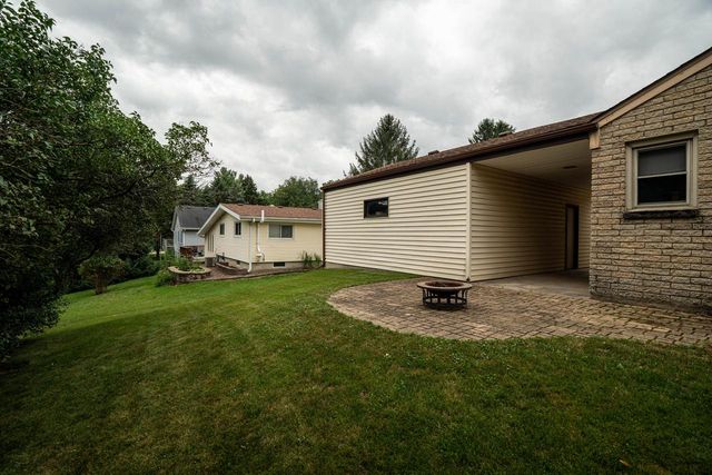 110 S Highland AVENUE, Thiensville, WI 53092