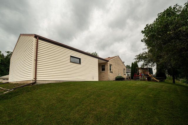 110 S Highland AVENUE, Thiensville, WI 53092