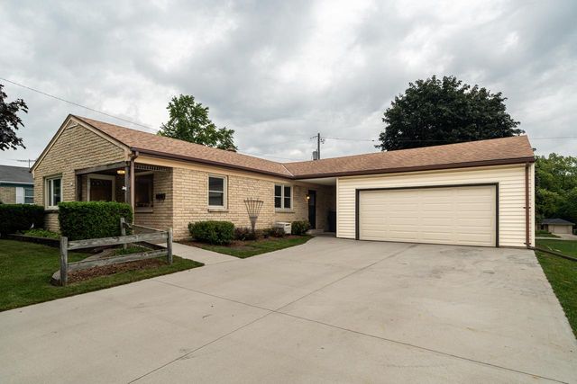 110 S Highland AVENUE, Thiensville, WI 53092