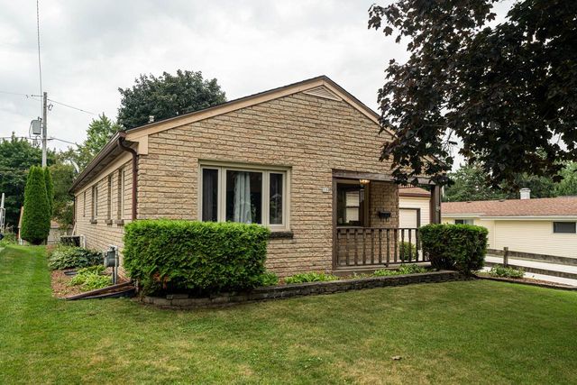 110 S Highland AVENUE, Thiensville, WI 53092