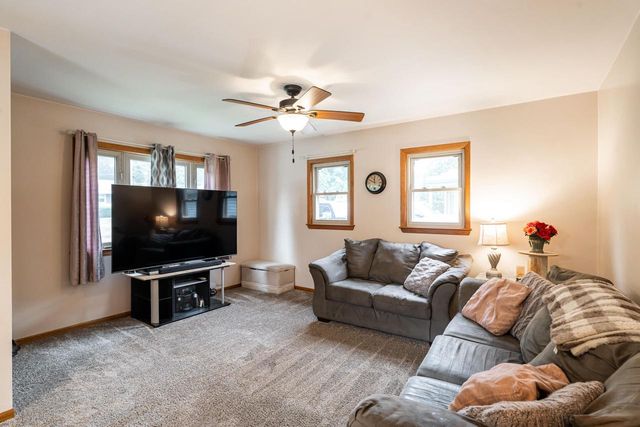110 S Highland AVENUE, Thiensville, WI 53092