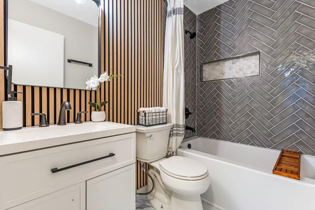 6040 Thatcher Drive, Dublin, OH 43017