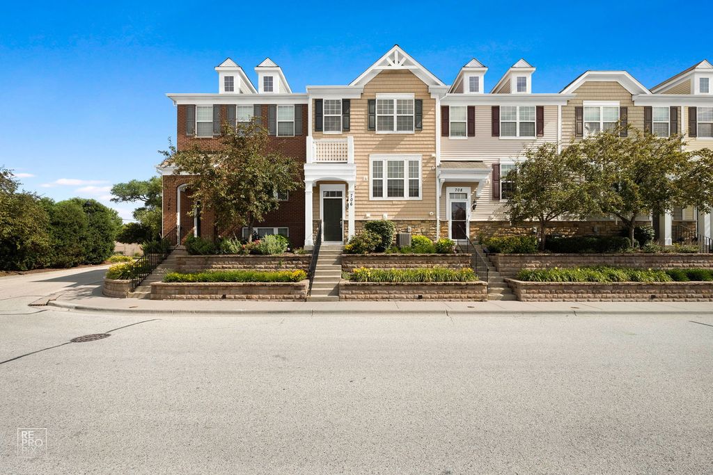 706 E Wing Street 706, Arlington Heights, IL 60004