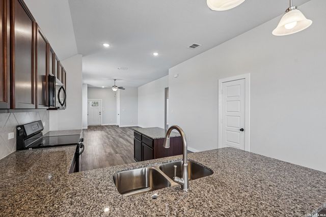 8640 MERLIN CV, San Antonio, TX 78222